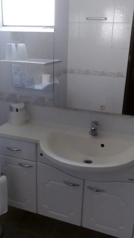 Apartment Yelena Rose West Zadar